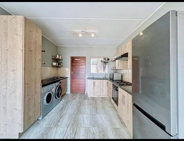 3 BEDROOM TOWNHOUSE FOR SALE IN SILVER LAKES